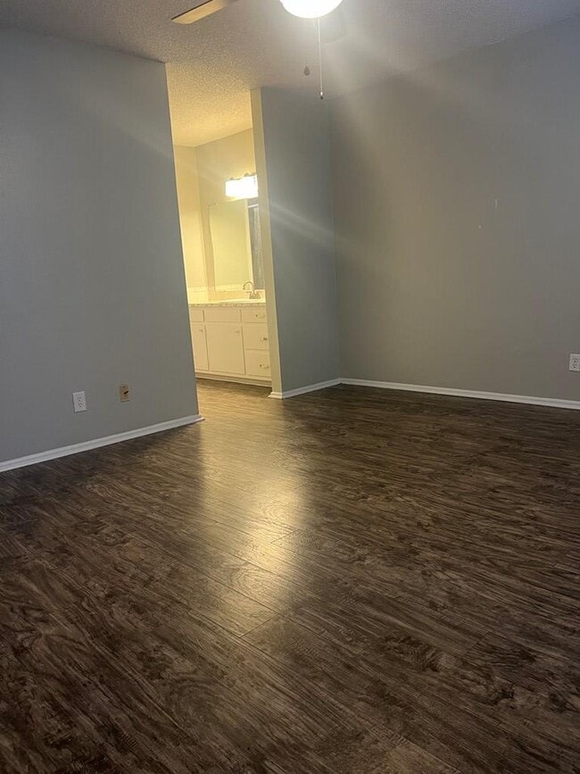 Building Photo - 1328 Tanglewood Ln