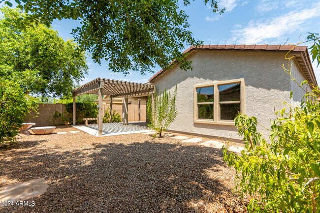 Building Photo - 10847 W Avenida Del Rey