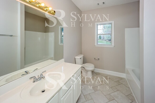 Building Photo - Spacious 4BR 3BA Home for You