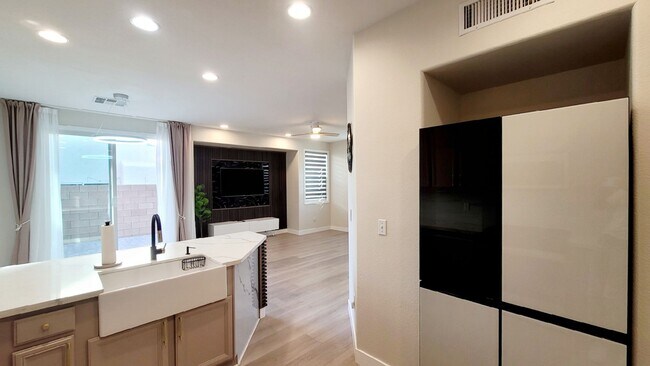 Building Photo - 8360 Creek Canyon Ave