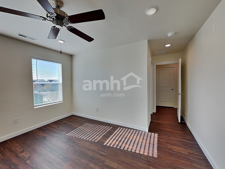 Building Photo - 9523 W Shumard St