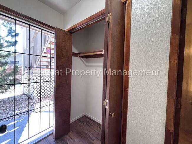 Building Photo - 1516 South Ct