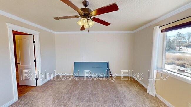 Building Photo - 963 Alpine Dr