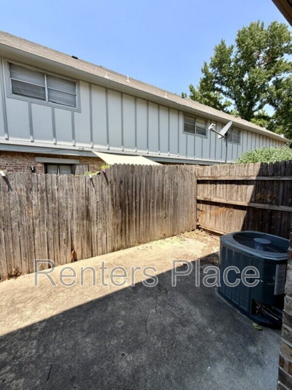 Building Photo - 2418 E 59th Ct