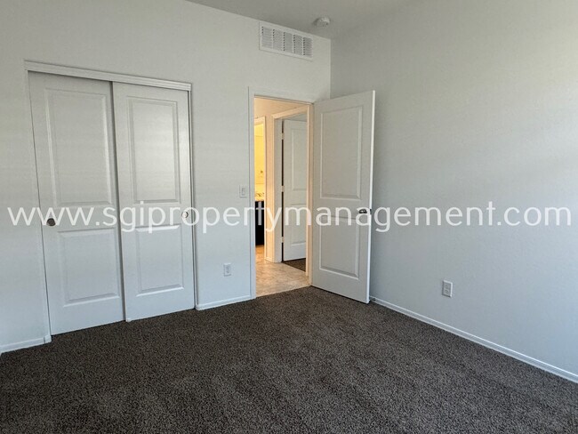 Building Photo - 3568 Sequoia St