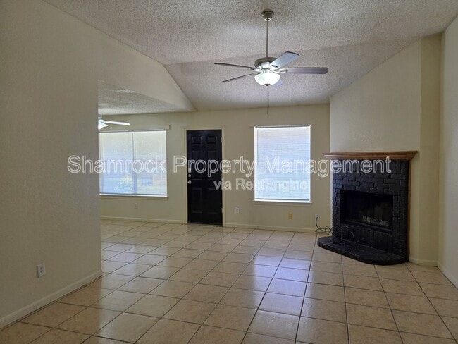 Building Photo - 712 Old Lorena Rd
