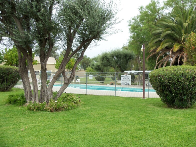 Building Photo - 150 E Lakeshore Dr