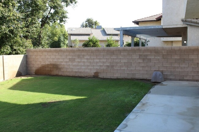 Building Photo - Southwest Bakersfield Home for Rent July