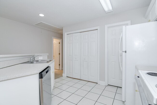 Building Photo - 275 Caldwell Cir
