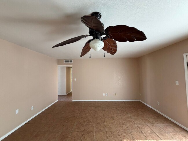 Building Photo - Wow Check out this 3 BD 2 BA SW Charmer near White Ln & Akers Road