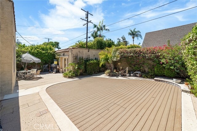 Building Photo - 233 S Swall Dr