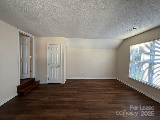 Building Photo - 111 Foxtail Dr