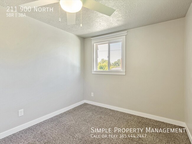 Building Photo - 211 900 N