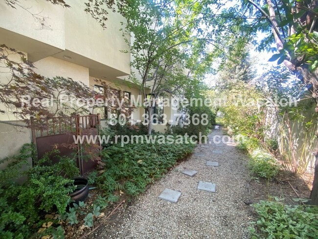 Building Photo - Check out This Stunning 3 Bedroom 2.5 Bath...