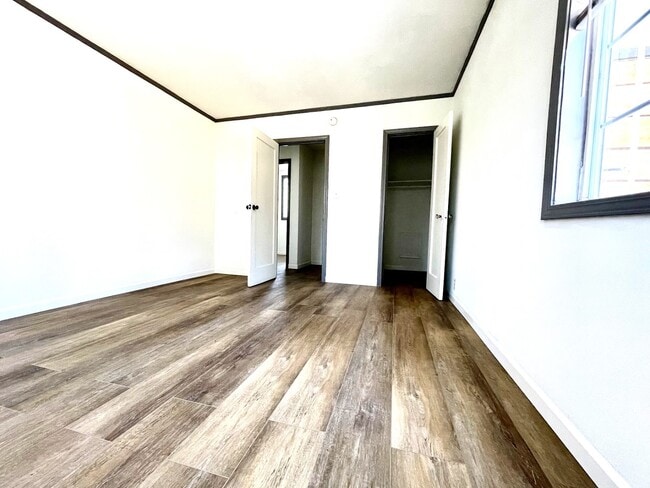 Building Photo - 1339-1345 S. Sycamore Avenue