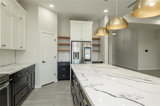 Building Photo - 38 N Queen Palm