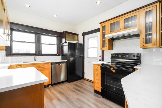 Building Photo - Charming Updated North Everett Craftsman Home w/ ADU Disclosure + Utility Credit