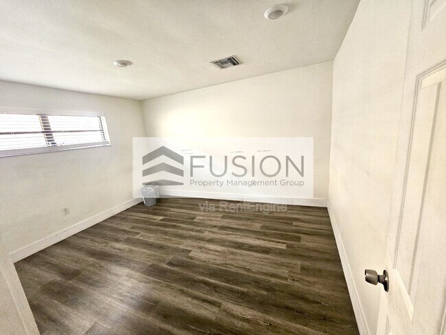 Building Photo - 1730 Acapulco Dr