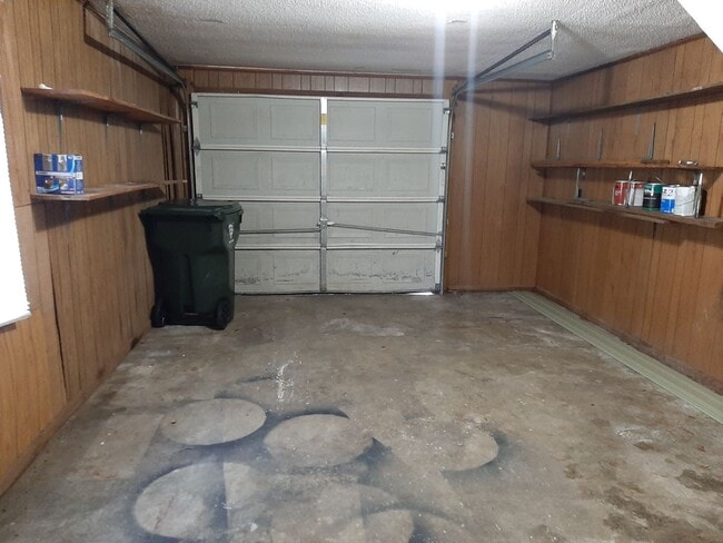 Building Photo - 3 Bedroom 2 Bath Ranch Home in the College Park Subdivision.