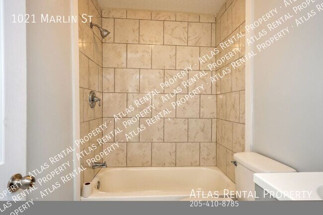 Building Photo - 1021 Marlin St