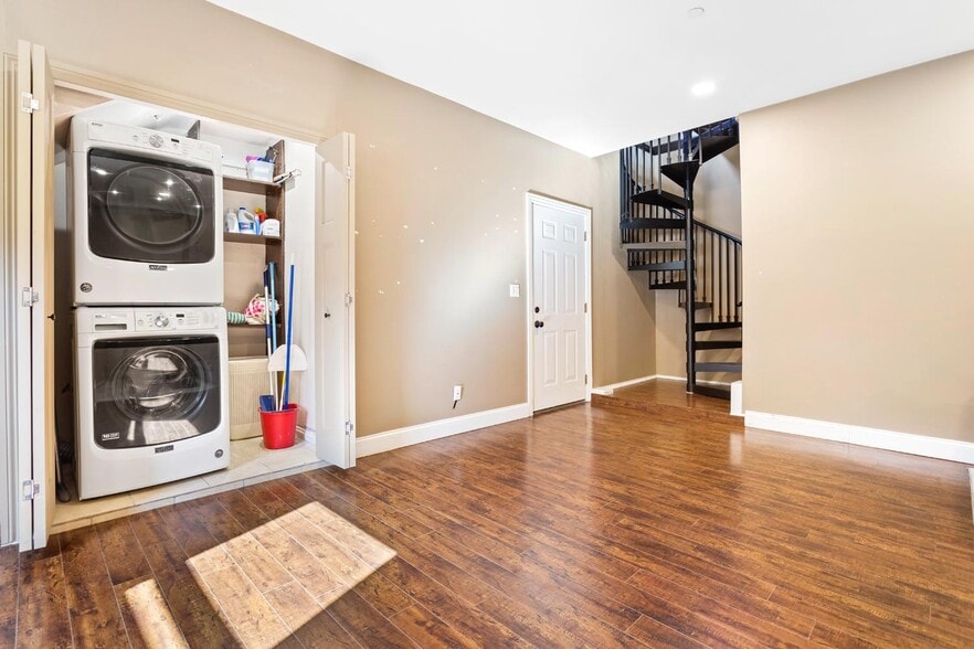 Building Photo - 4182 Irving Pl