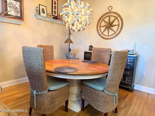 Building Photo - 2 Main St