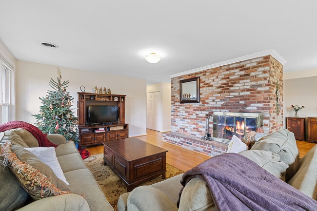 Building Photo - 10119 Farmington Dr