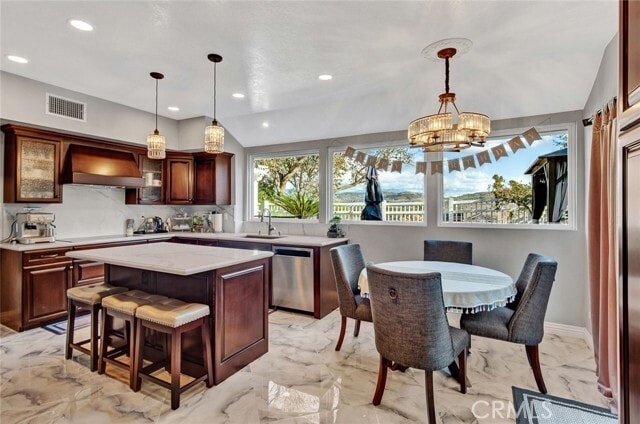 Building Photo - 7246 E La Cumbre Dr