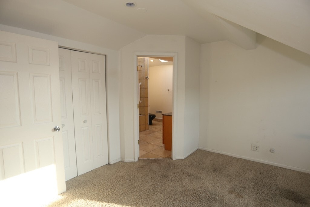 Building Photo - 2458 N Clybourn Ave