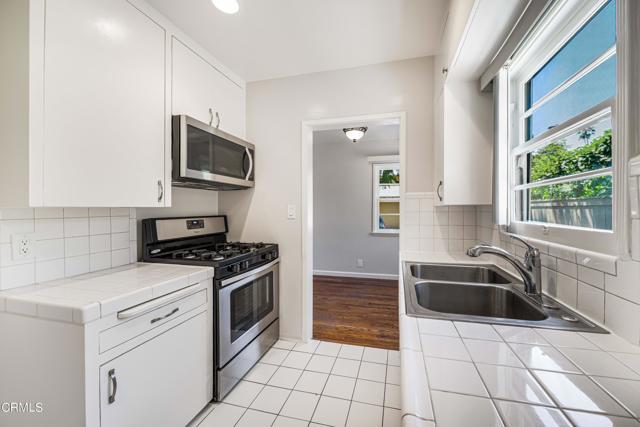 Building Photo - 499 N Oakland Ave