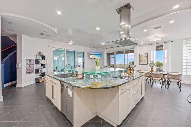 Building Photo - 873 S Atlantic Ave