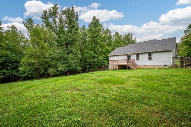 Building Photo - Beautiful, Modern  3 Bedroom Home + 1.85 PRIVATE Acres-Your Goochland Retreat Awaits!