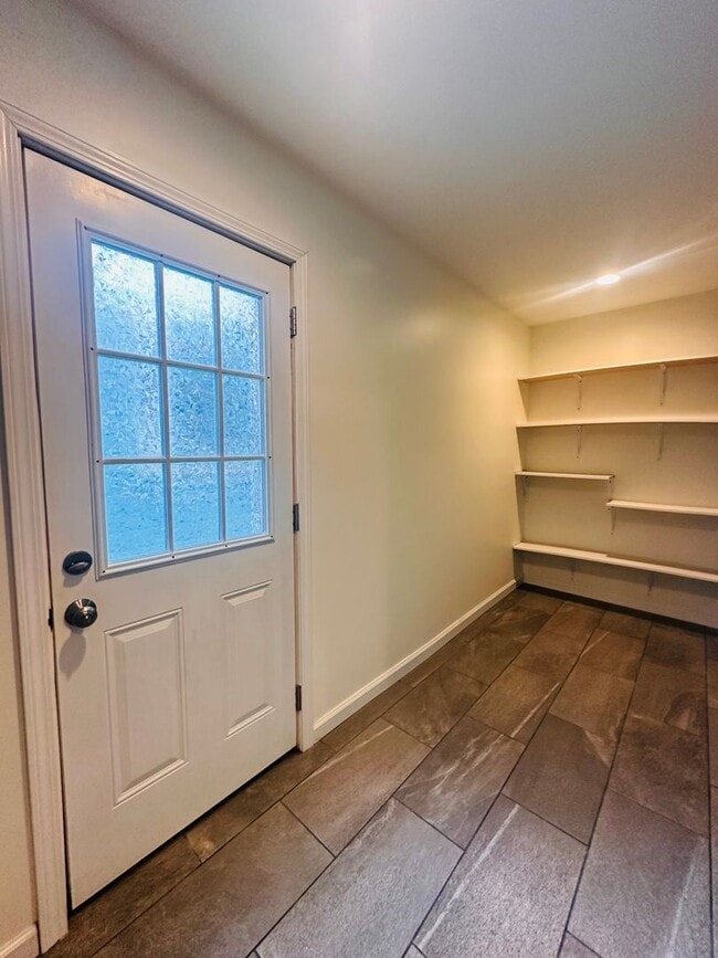 Building Photo - Historic Charm Meets Modern Comfort in Shelby Park