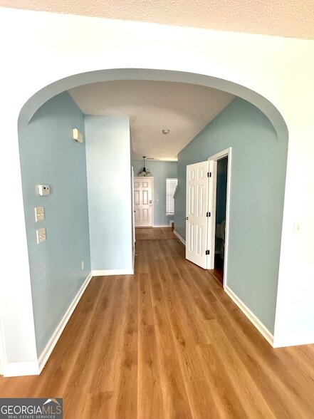 Building Photo - 3871 Pleasant Oaks Dr