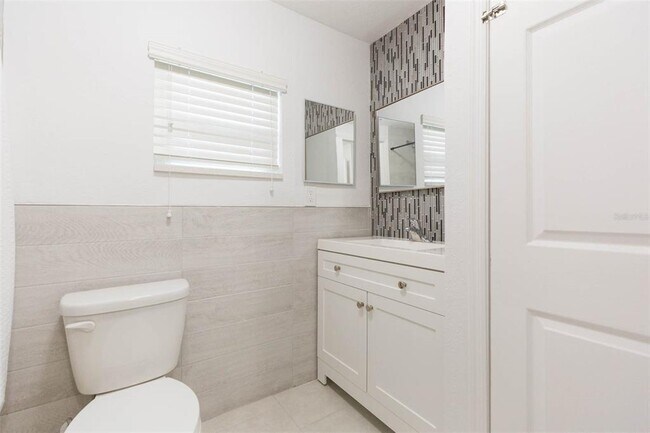 Building Photo - 118 W Sligh Ave