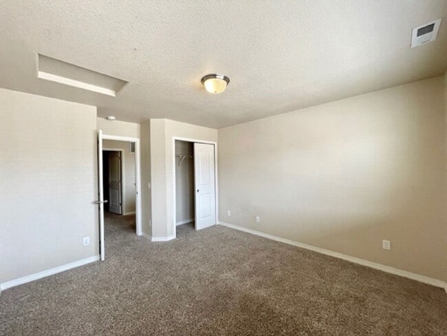 Building Photo - 2 Story Home with 3 Bed, 2.5 Bath, 2 Car G...