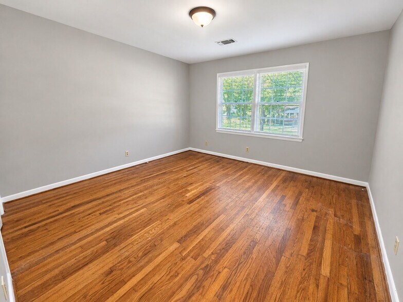 Building Photo - 1304 Brockton Dr