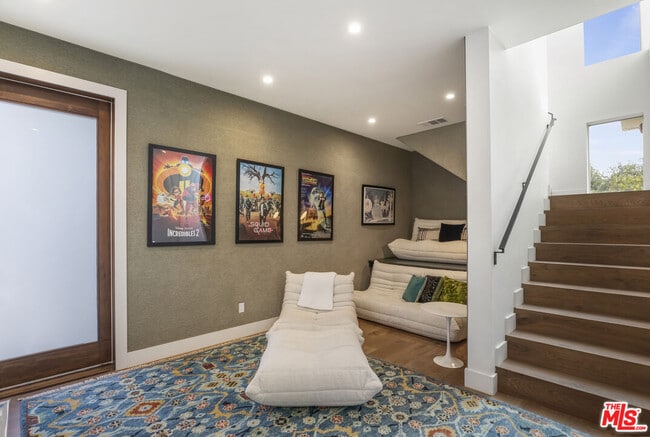 Building Photo - 814 Crestmoore Pl