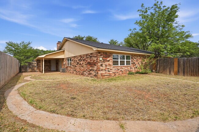 Building Photo - 7911 Albany Ave