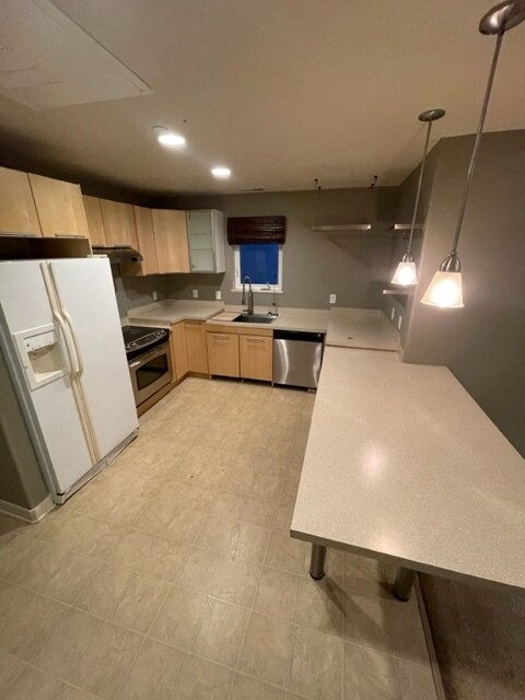 Building Photo - 725 S 200 W