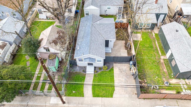Building Photo - Charming 2-Bedroom Home in a Prime Central Sacramento Location