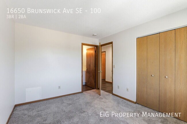 Building Photo - 16650 Brunswick Ave SE