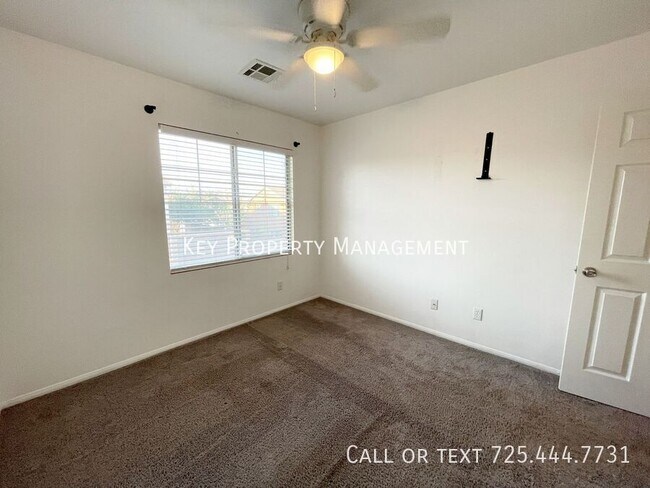 Building Photo - 605 Sonoran Heights Ave