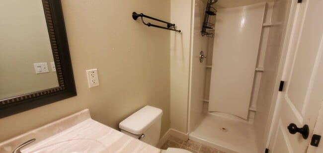 Building Photo - Pre-Leasing for September - 7Bed/3.5bath House