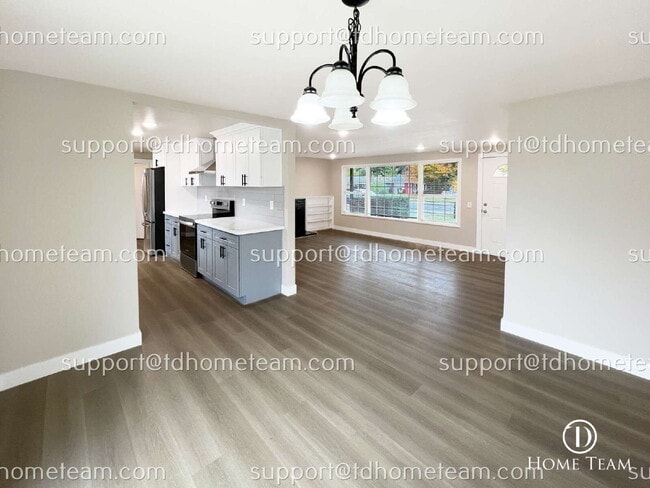 Building Photo - "Charming 4-Bed Haven in Tacoma with Spaci...