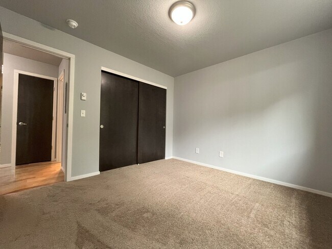 Building Photo - Charming SE Bungalow 3 Bed 2 Bathroom with Washer & Dryer