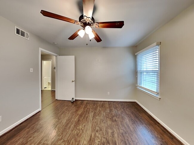 Building Photo - 307 Hillcrest Ave