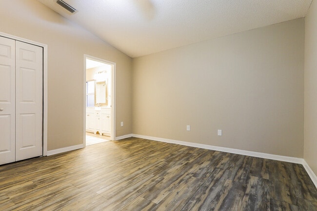 Building Photo - 3007 Summer House Dr