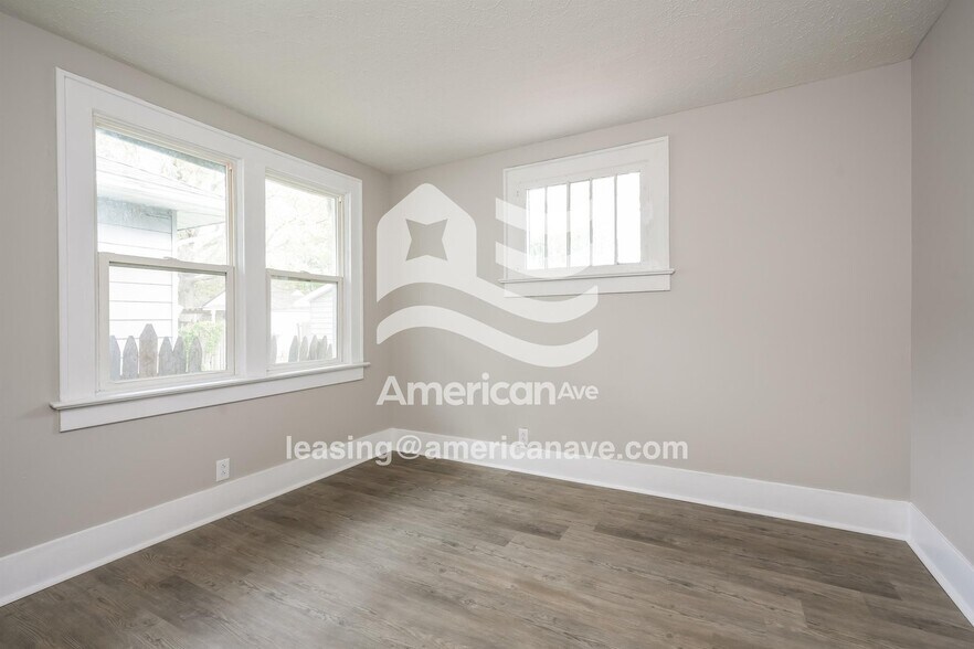 Building Photo - 1801 Leer St