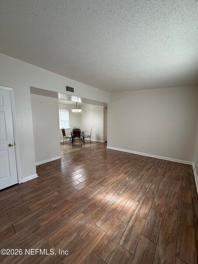 Building Photo - 909 La Marche Dr